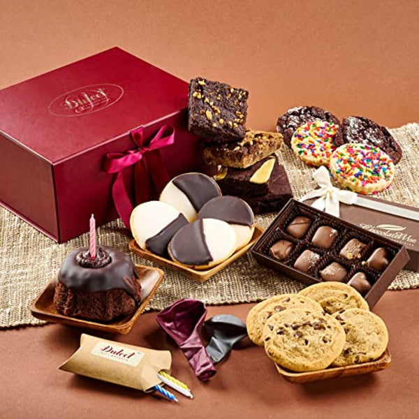 Collection de pâtisseries au chocolat pour l'anniversaire