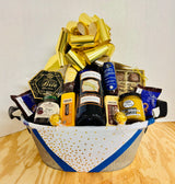 Cesta de regalo de vinos y aperitivos gourmet