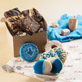 Cesta de regalo de lujo con galletas de dreidel para Hanukkah