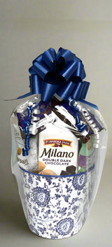 Cesta de regalo floral azul de Jenny