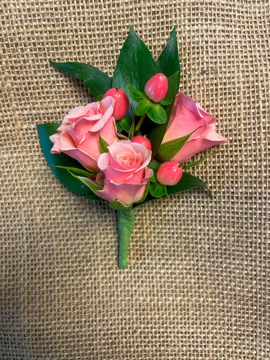 Boutonniere Three Pink spray roses